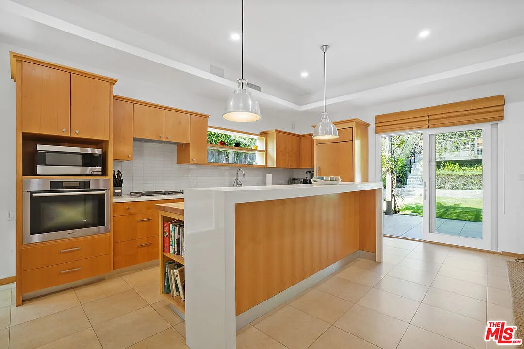 3 bed, 2.0 bath, 1433 sqft, $11,000 — Photo 4