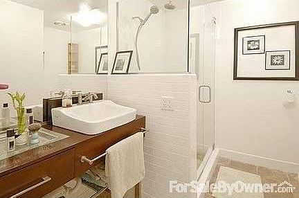 guest bathroom
						:
						Deep soaking tub with showerhead also.