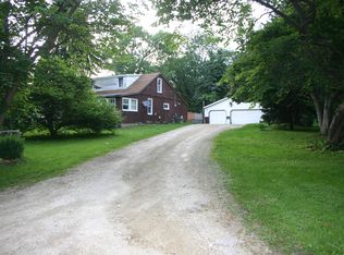 2802 Woodland Dr, Le Claire, IA 52753
