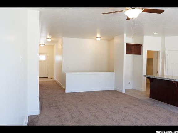 4th image of 881 N White Horse Dr #302