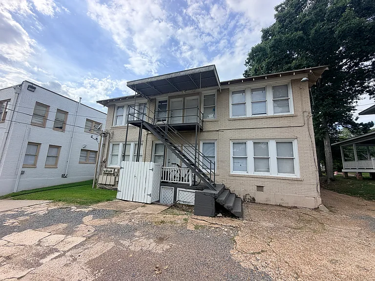 247 1/2 Kings Hwy — Photo 15