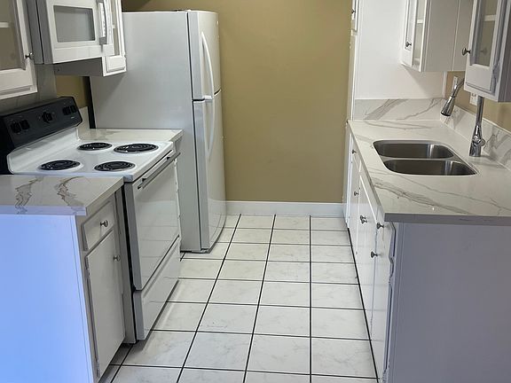 3rd image of 3330 30th St APT 8