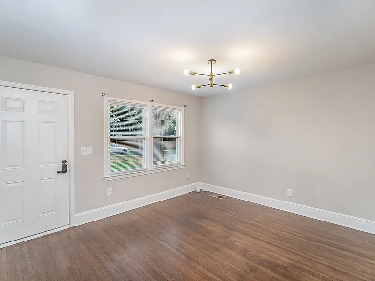 6037 Ingleside Dr #B — Photo 2