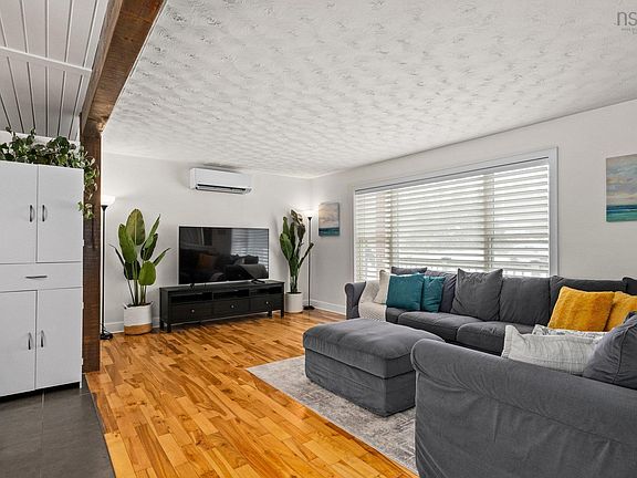 5th image of 84 Pine Ct
