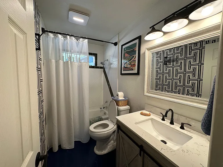 1435 Marion St #2 — Photo 8