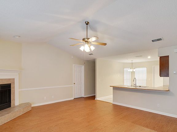 3rd image of 387 Naugatuck Dr