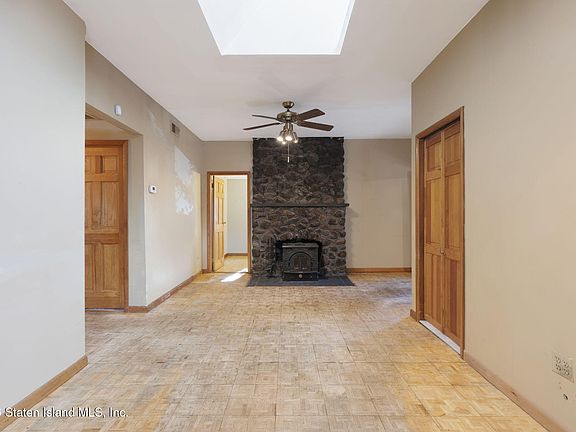 4th image of 216 Nelson Ave