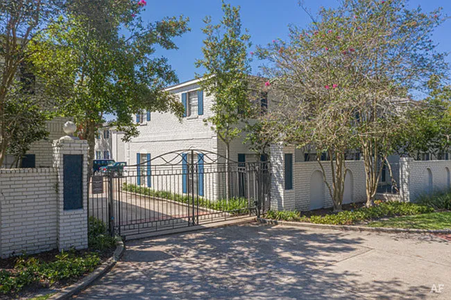 Parc at Mid City — Photo 27