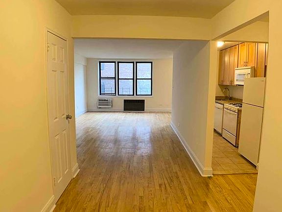2nd image of 315 Ocean Pkwy APT 4M