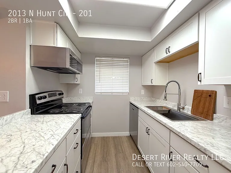 2013 N Hunt Cir #201 — Photo 6