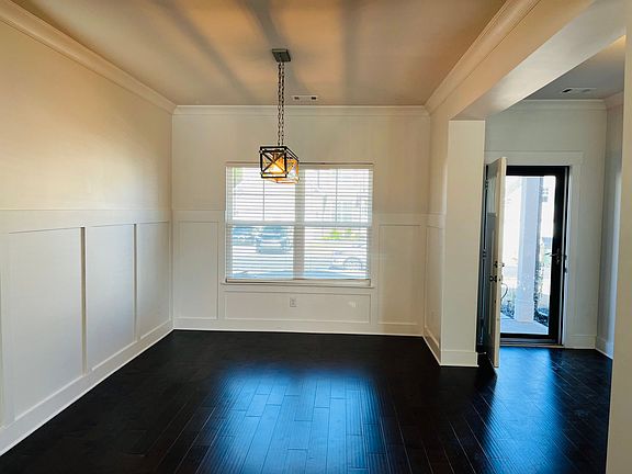 4th image of 371 Crestbrook Ln
