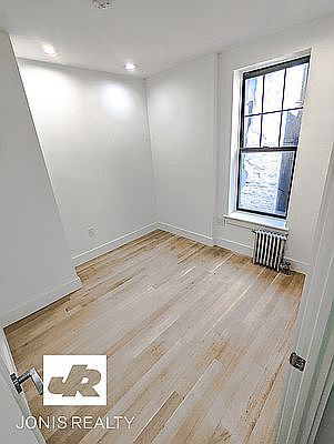 4th image of 141 2nd Ave APT 12