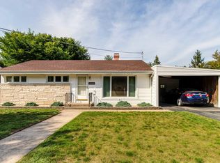 16380 W Arlington Dr, Libertyville, IL 60048