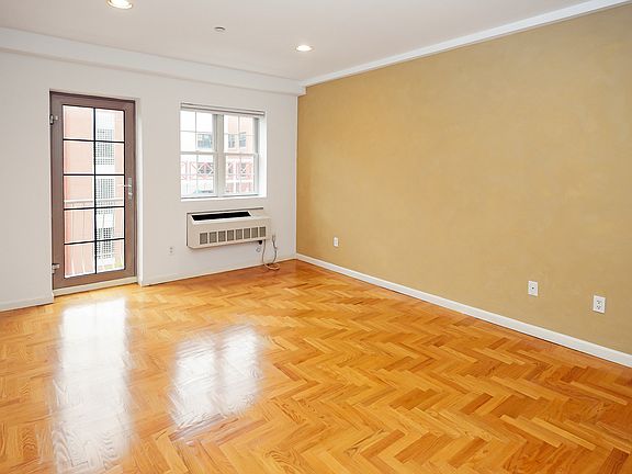 5th image of 3027 30th St APT 4A