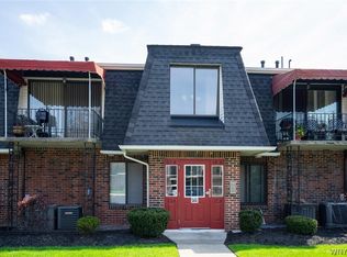21 Foxberry Dr #B, Getzville, NY 14068