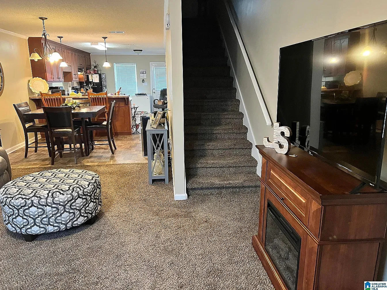 2 bed, 1700 sqft, $1,250 — Photo 1