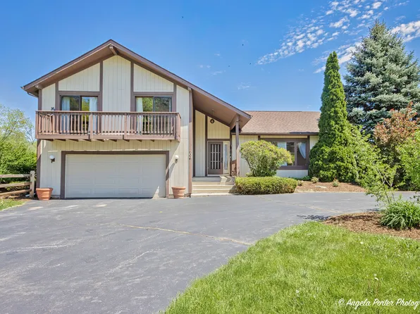 700 Barreville Rd, McHenry, IL 60050