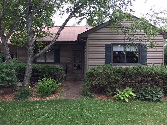 Quiet unit with beautiful front yard