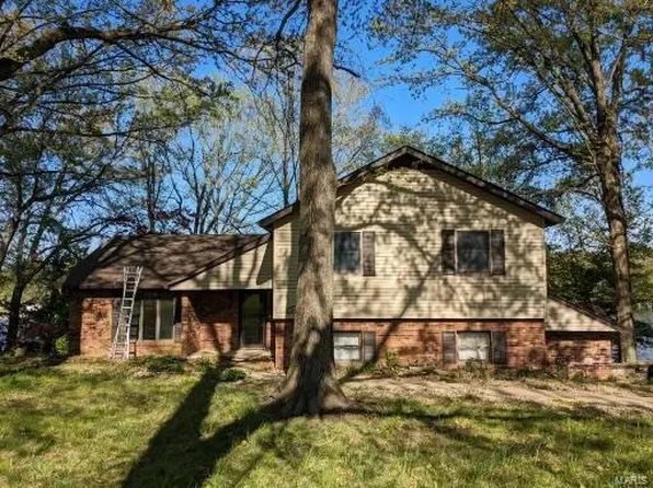1358 Biscay Dr, Edwardsville, IL 62025