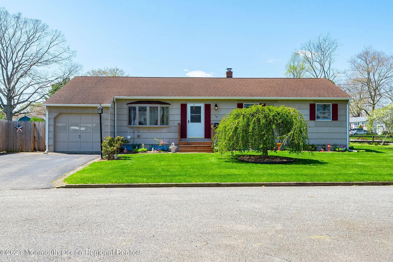 18 Stratford Dr photo 1