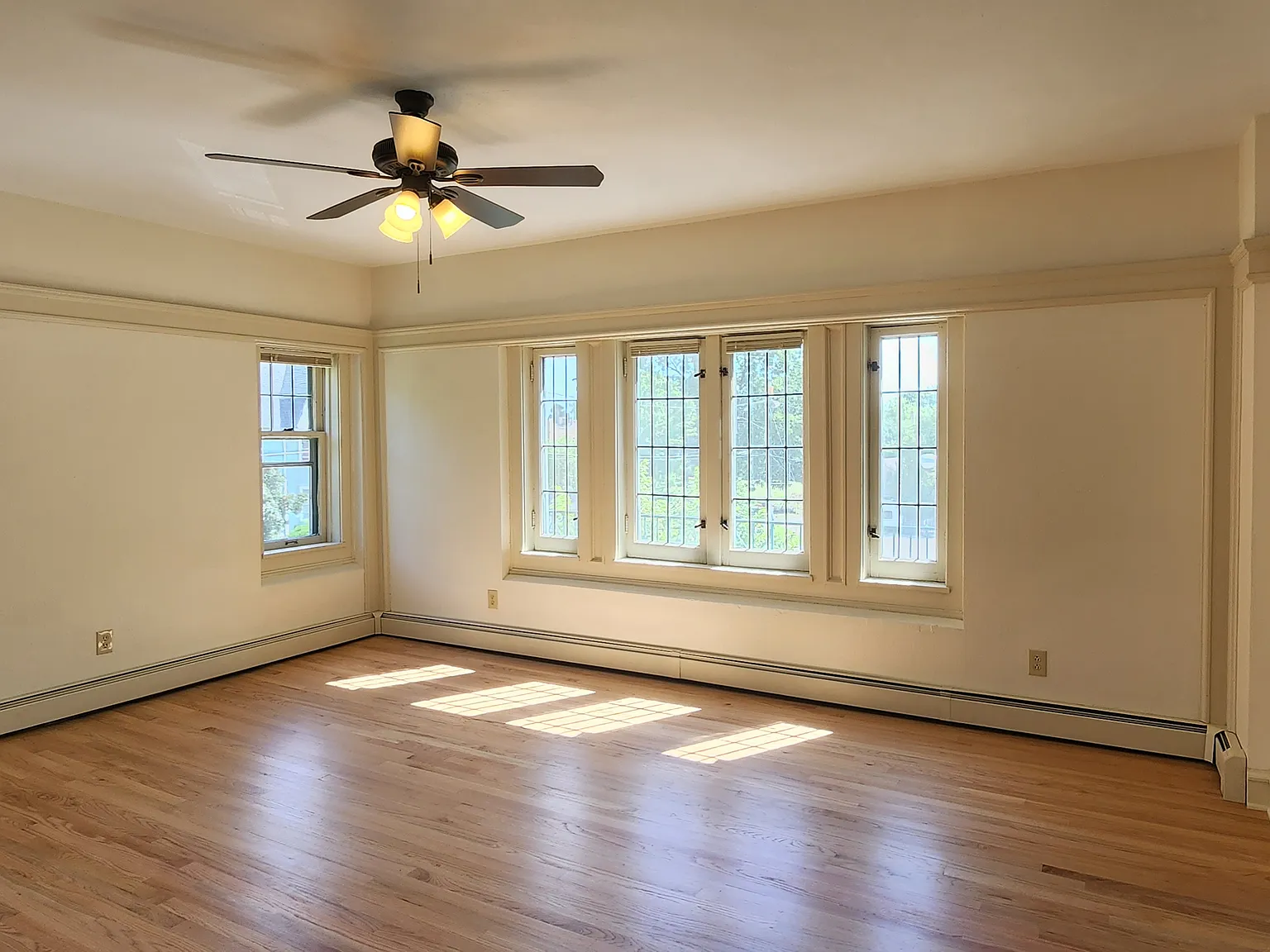 2 bed, 1000 sqft, $1,350 — Photo 3
