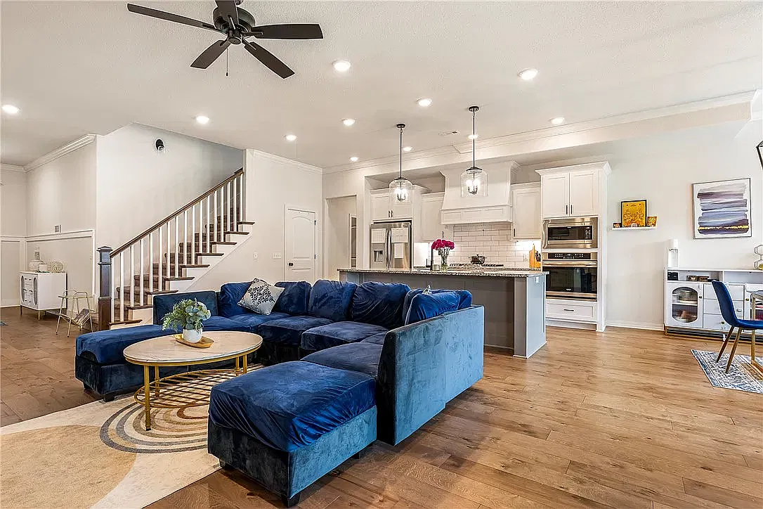 5 bed, 2660 sqft, $2,500 — Photo 1