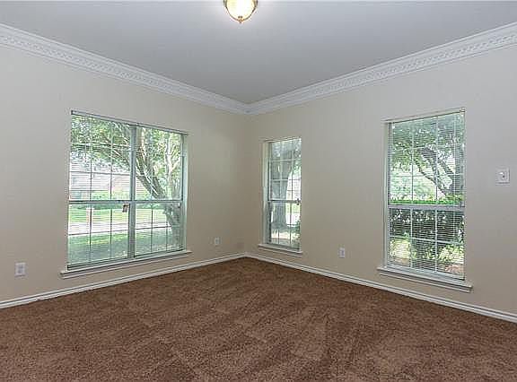 3rd image of 1314 Thistlewood Dr