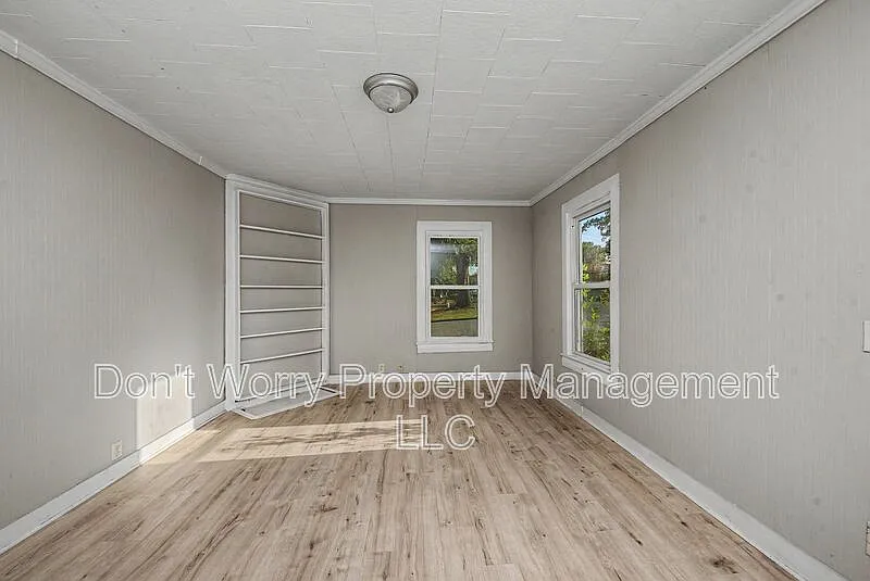 2 bed, 1.0 bath, 720 sqft, $1,100 — Photo 2