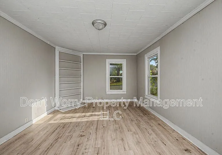301 N 7th Ave — Photo 2