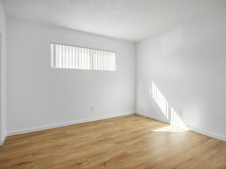 Desert Aire Apartments — Photo 8