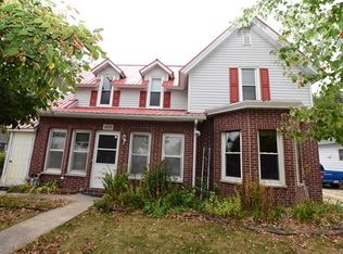 433 S Brewer St, Manchester, IA 52057