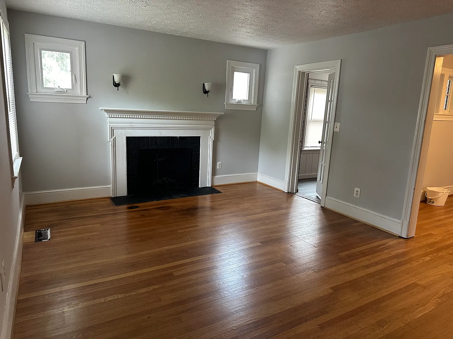 4 bed, 2310 sqft, $5,850 — Photo 3