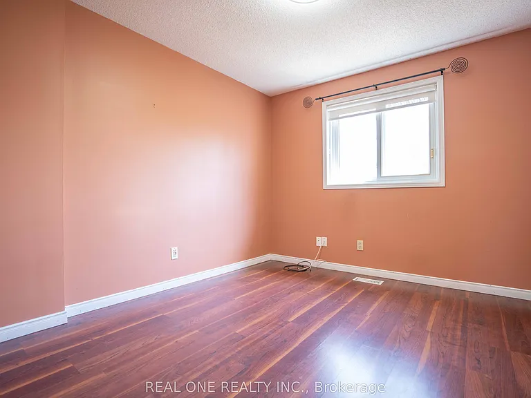 407 Downsview Pl — Photo 12
