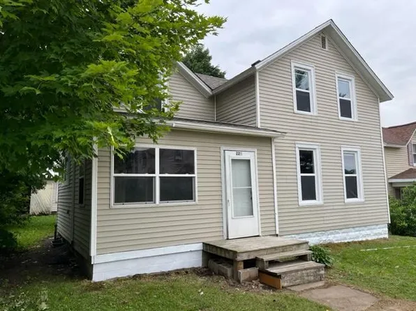 221 Maple St, Glenwood City, WI 54013