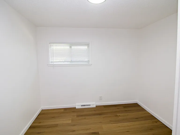 6912 N Harrison St — Photo 5