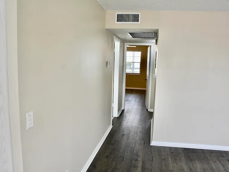 4070 Exeter Dr #D — Photo 8