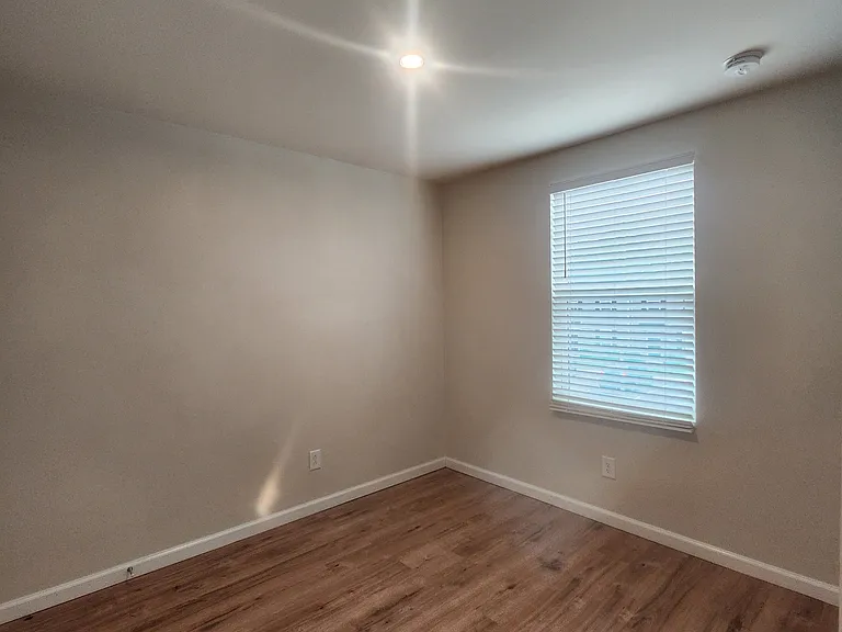 525 Hampton Townes Dr — Photo 11