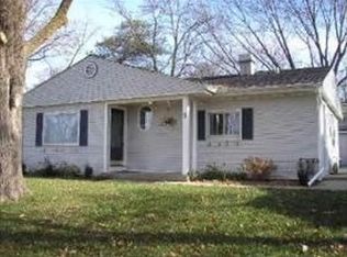 9 Hickory Dr, Carpentersville, IL 60110