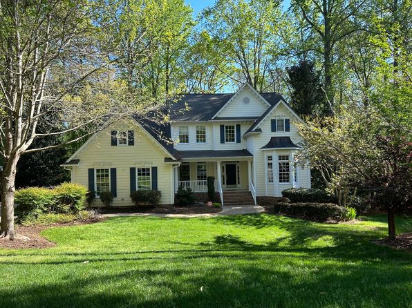 310 Hogan Woods Cir, Chapel Hill, NC 27516