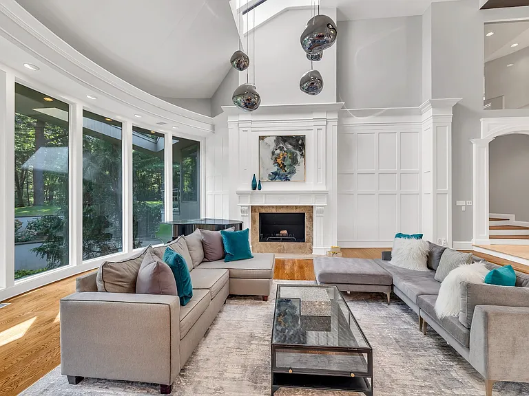 5 Coachmans Ct — Photo 1