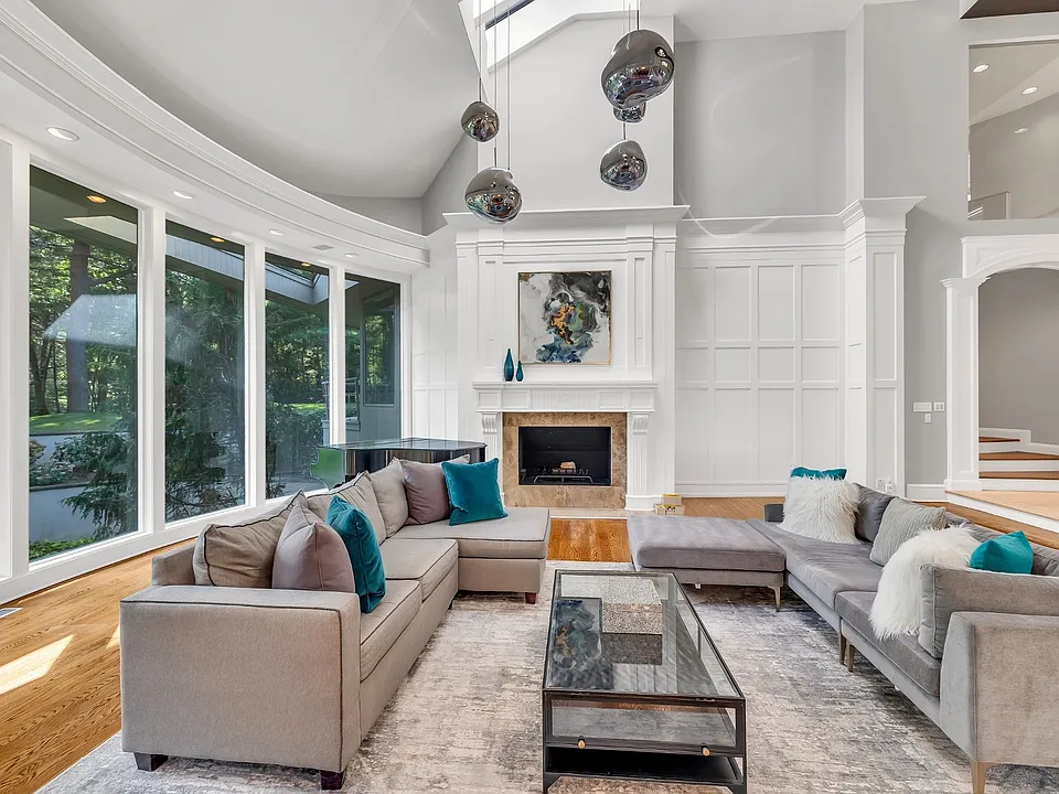 5 Coachmans Ct