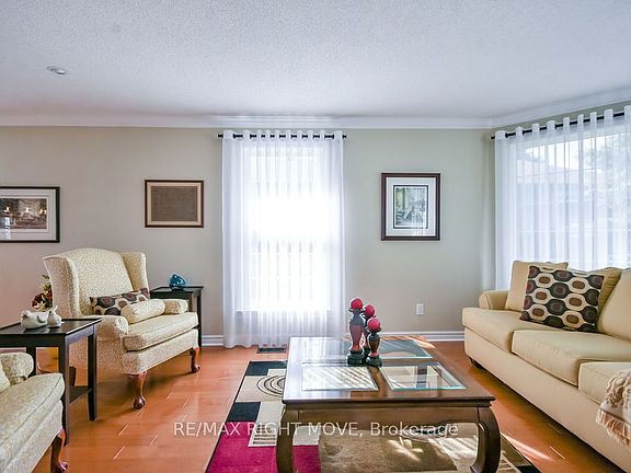 5th image of 683 Glen Cres