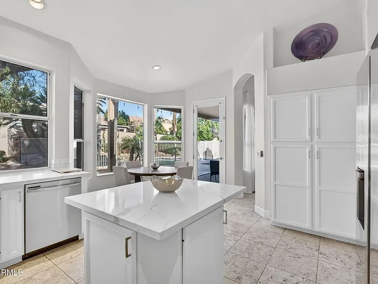 5434 E Campo Bello Dr — Photo 5