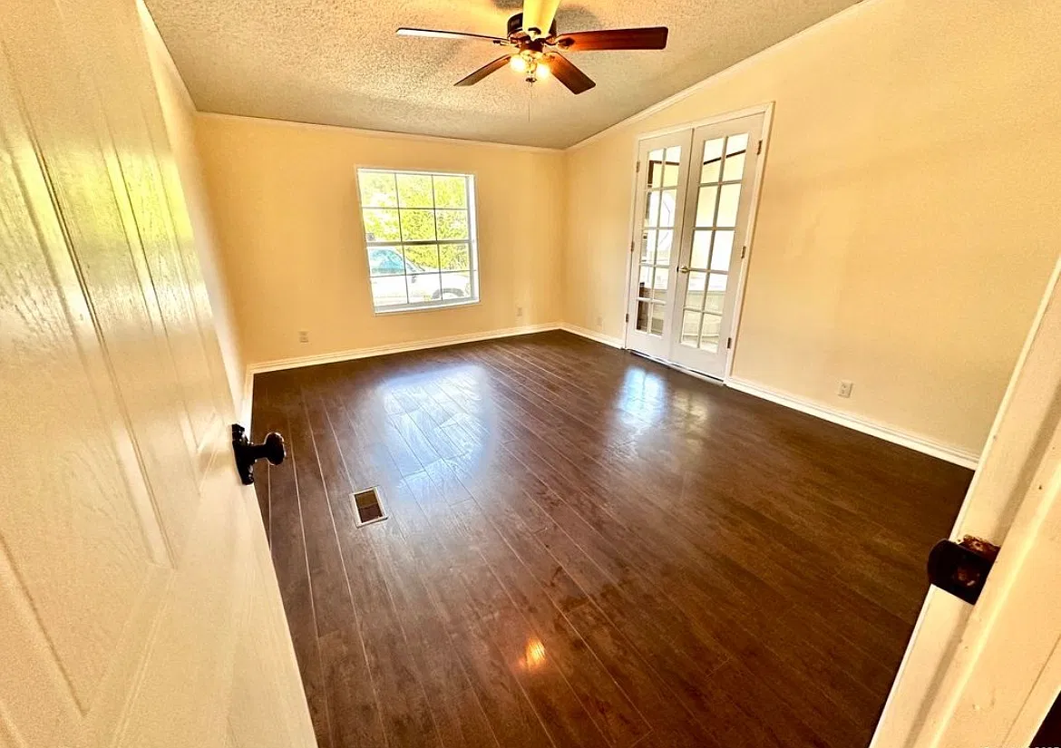 3 bed, 1456 sqft, $17,000 — Photo 4