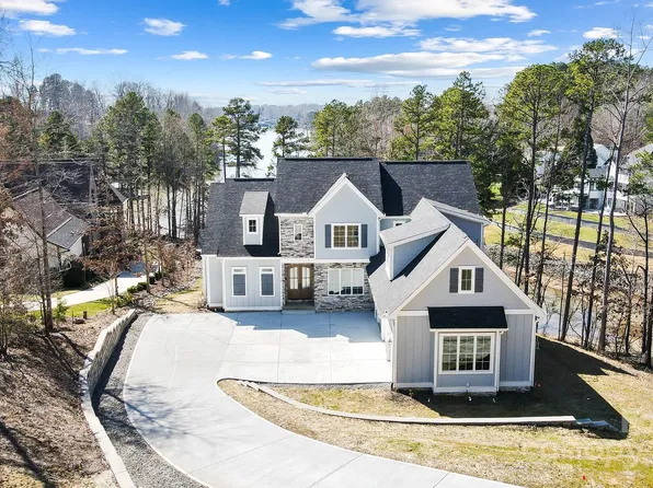 154 Fox Hunt Dr, Mooresville, NC 28117