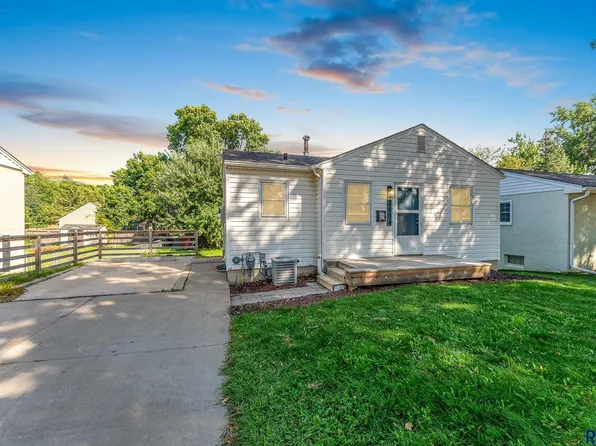 2804 S Glendale Ave, Sioux Falls, SD 57105