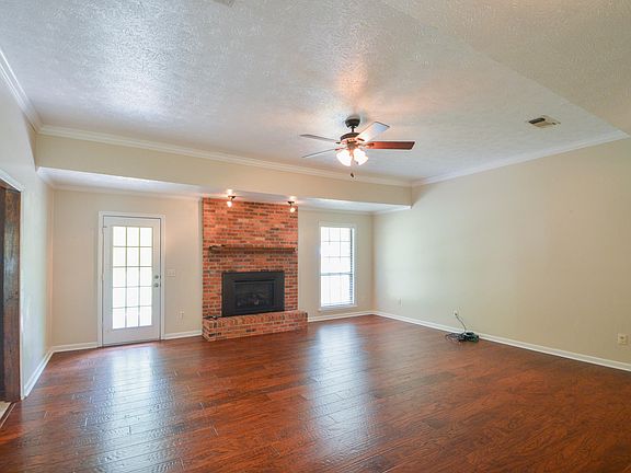 4th image of 349 Whispering Pines Cir