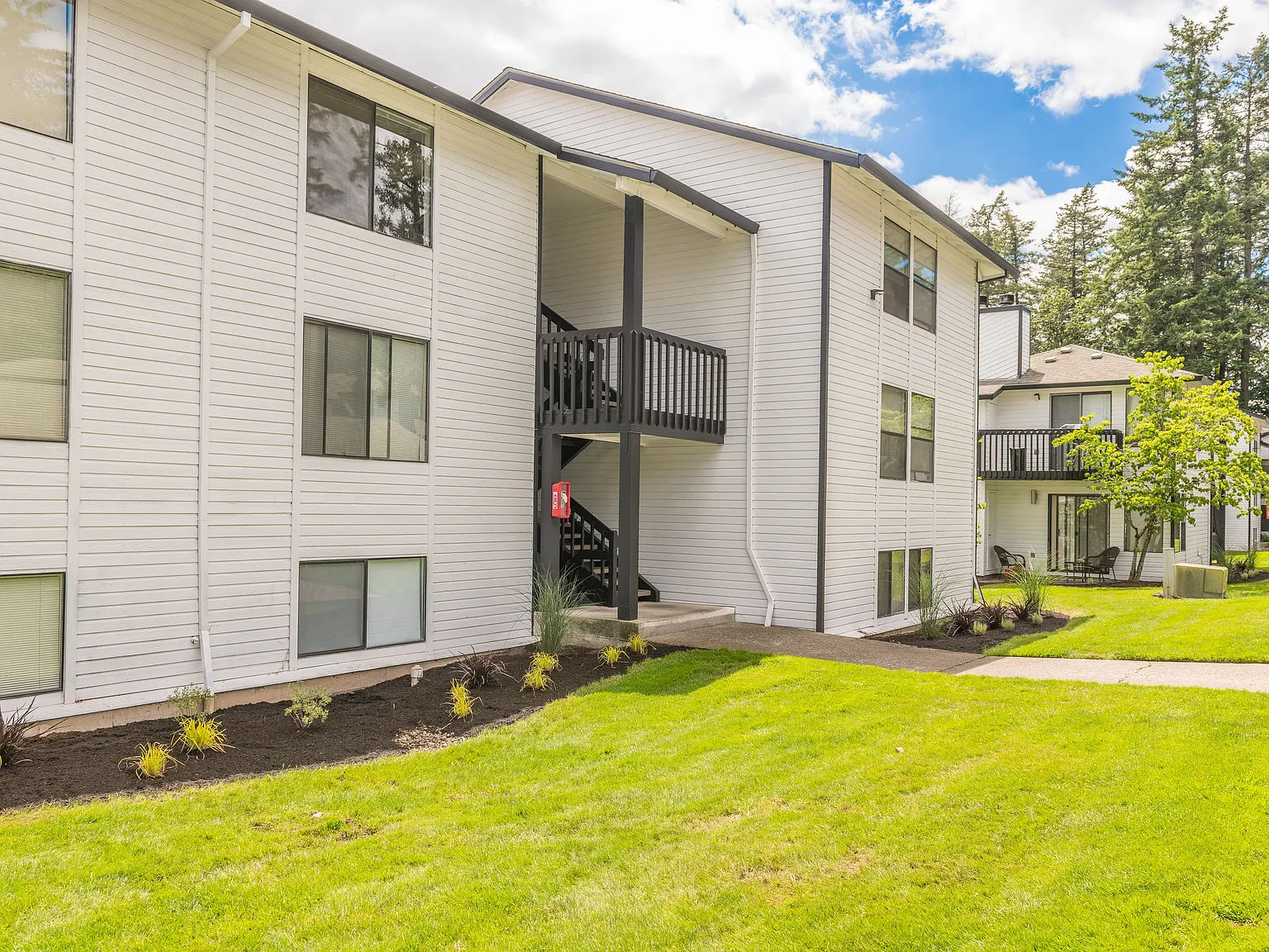 Hallwood Apartments — Photo 2