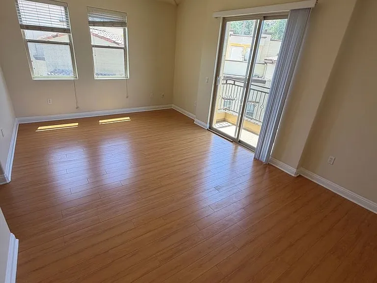 23130 Sherman Pl — Photo 48
