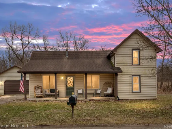 416 Thomas St, Holly, MI 48442
